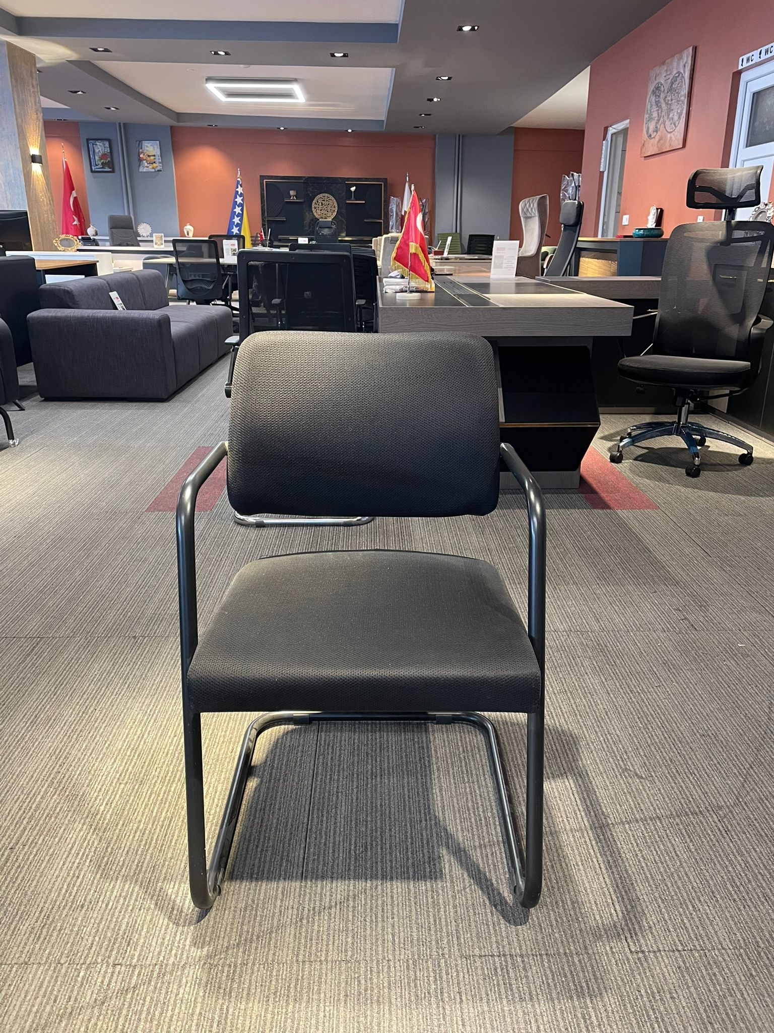 Klas Ofis Üsküdar Siyah Kumaş Bekleme Koltuğu (2. El – Temiz)