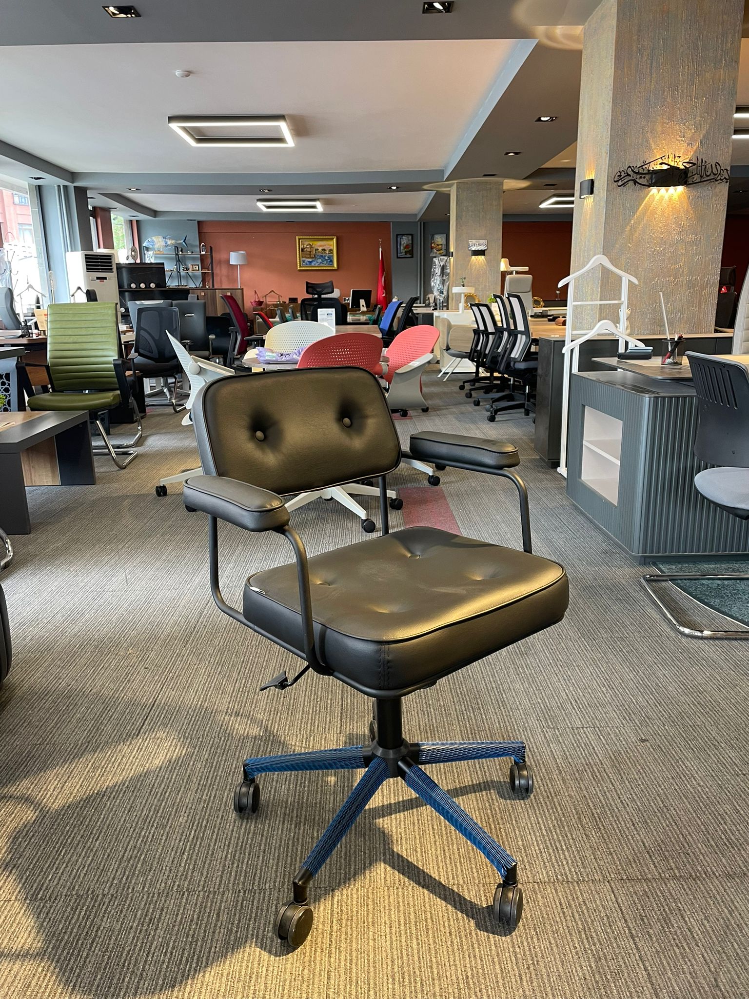 KLAS OFİS ÜSKÜDAR DECOFİS SİYAH DERİ ÇALIŞMA KOLTUĞU - Görsel 3