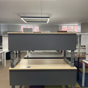 KLAS OFİS ÜSKÜDAR 80x140 ANTRASİT GRİ VE AKÇAAĞAÇ BİREYSEL ÇALIŞMA MASASI