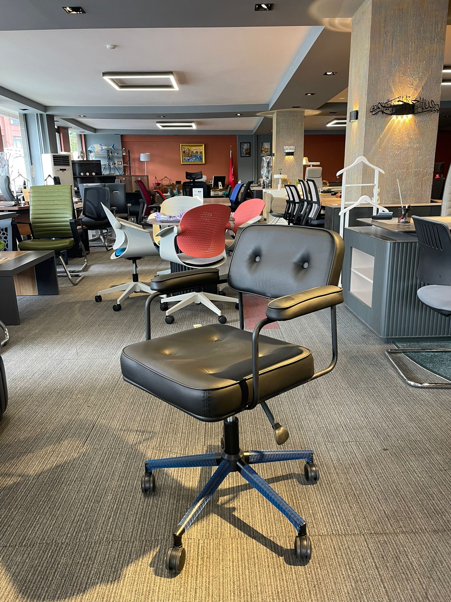 KLAS OFİS ÜSKÜDAR DECOFİS SİYAH DERİ ÇALIŞMA KOLTUĞU - Görsel 4