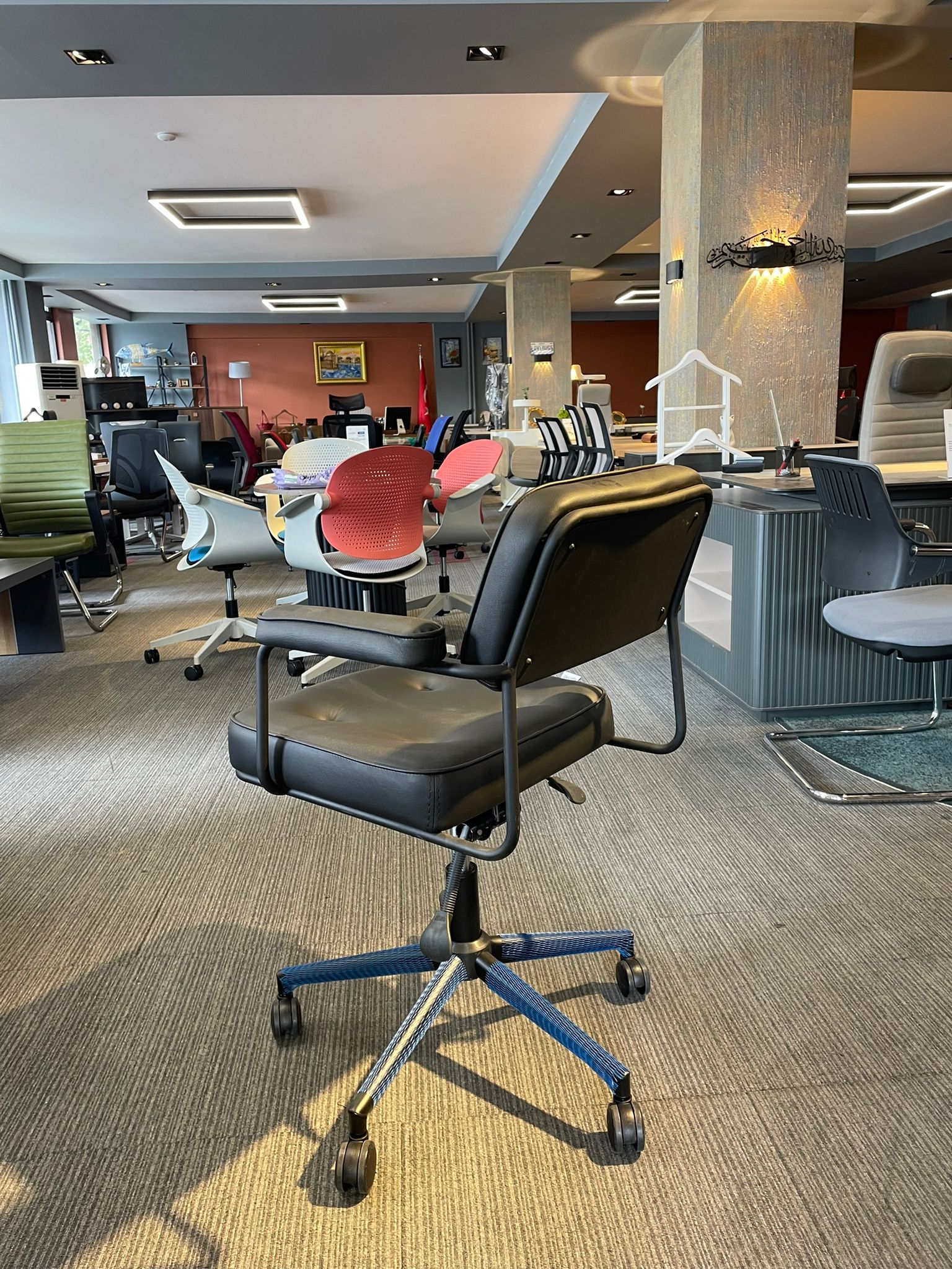 KLAS OFİS ÜSKÜDAR DECOFİS SİYAH DERİ ÇALIŞMA KOLTUĞU - Görsel 5