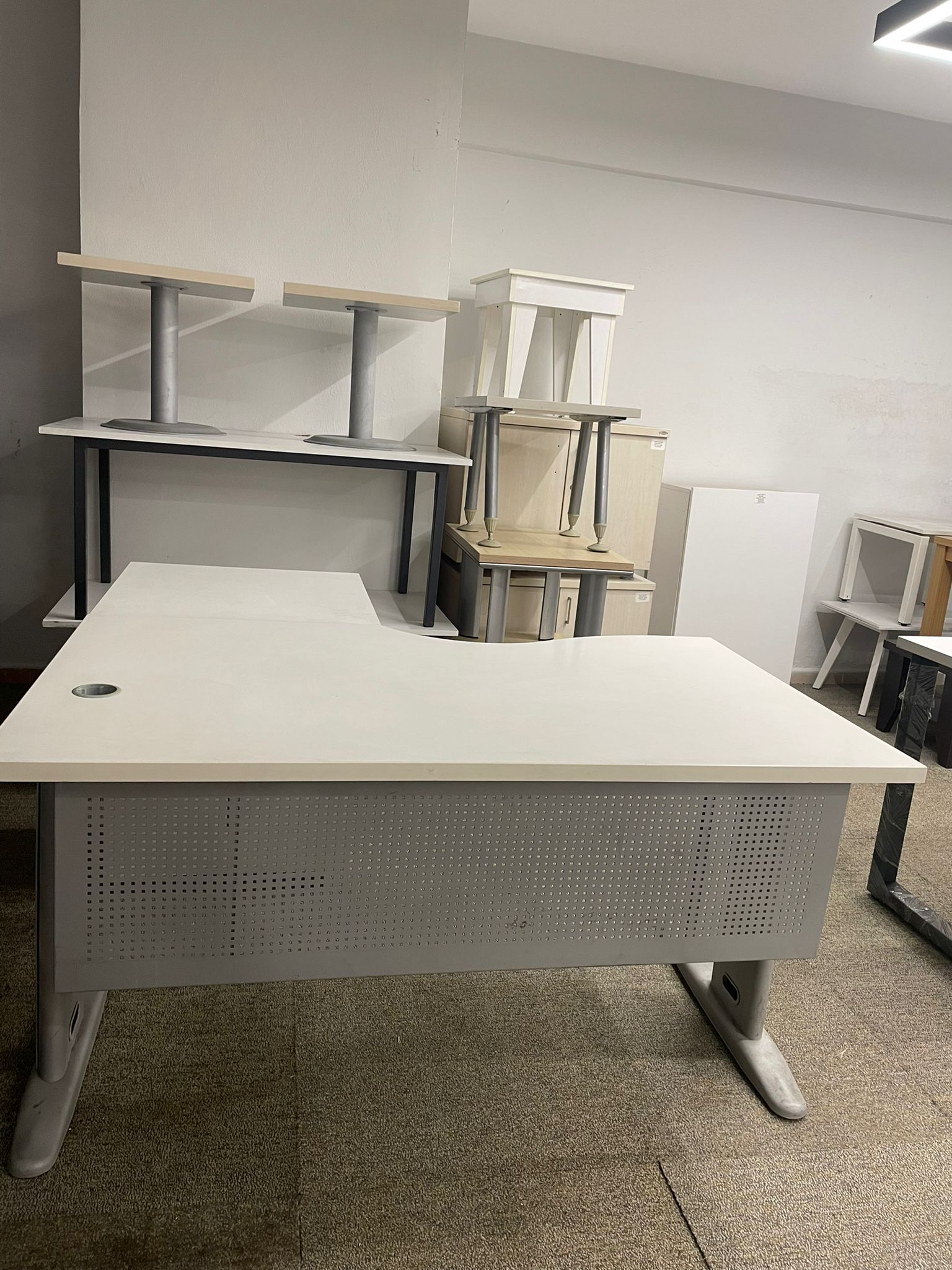KLAS OFİS ÜSKÜDAR 140x80 BEYAZ L KESONLU ÇALIŞMA MASASI