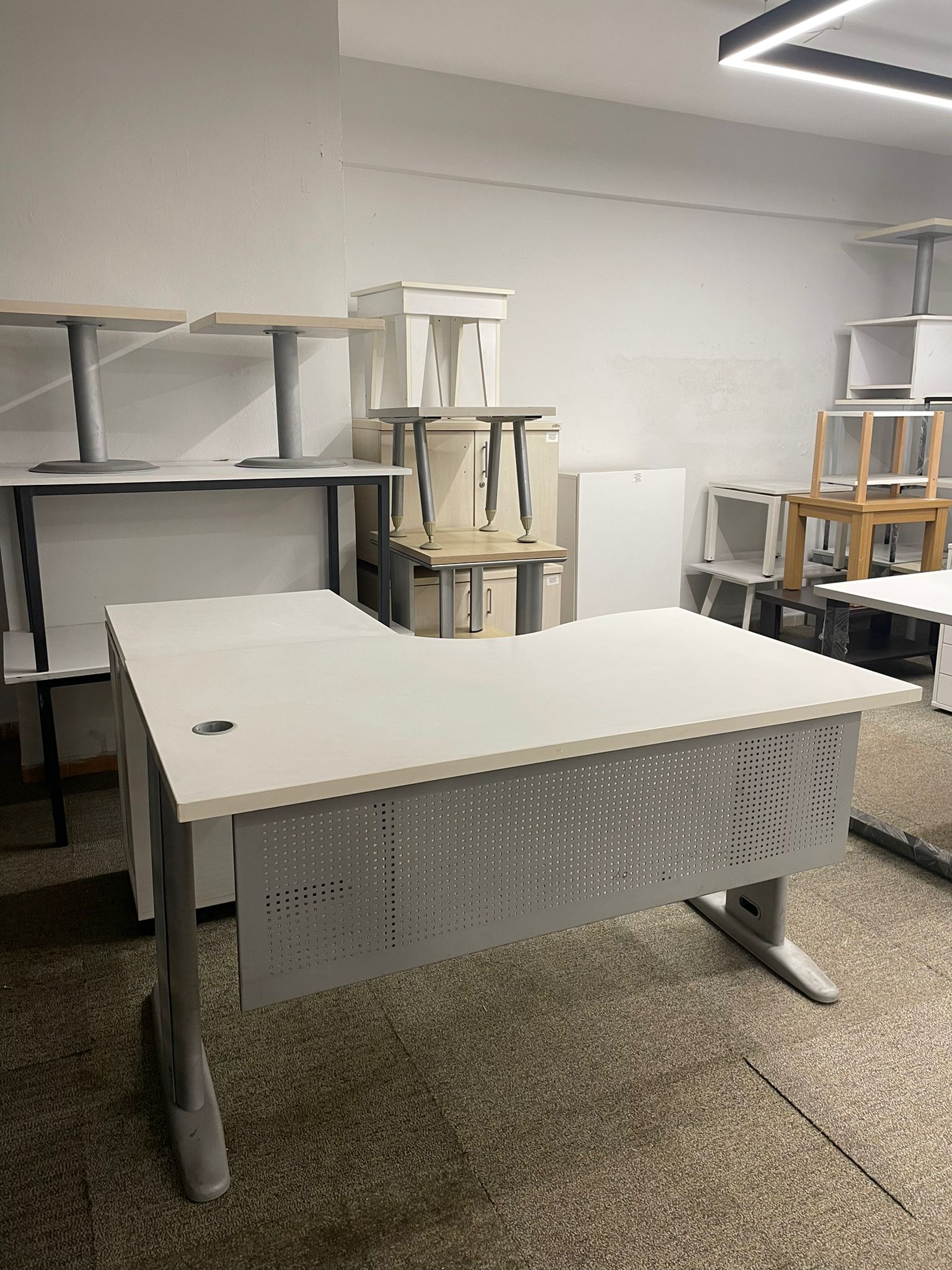 KLAS OFİS ÜSKÜDAR 140x80 BEYAZ L KESONLU ÇALIŞMA MASASI - Görsel 3