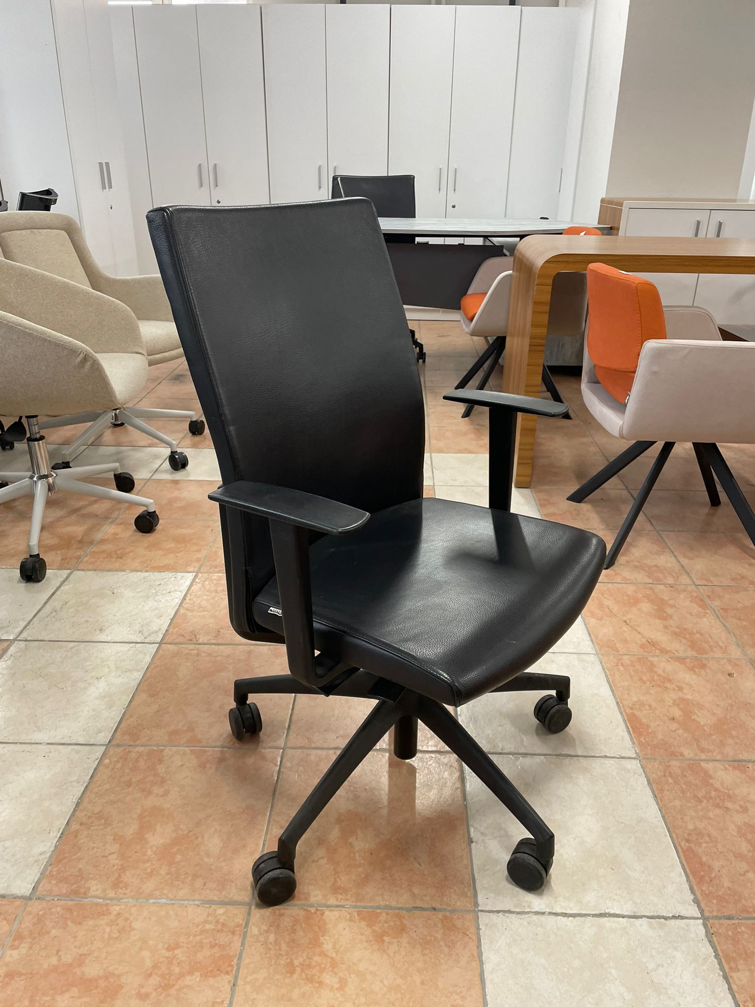 KLAS OFİS ÜSKÜDAR KOLEKSİYON MARKA DERİ ÇALIŞMA KOLTUĞU