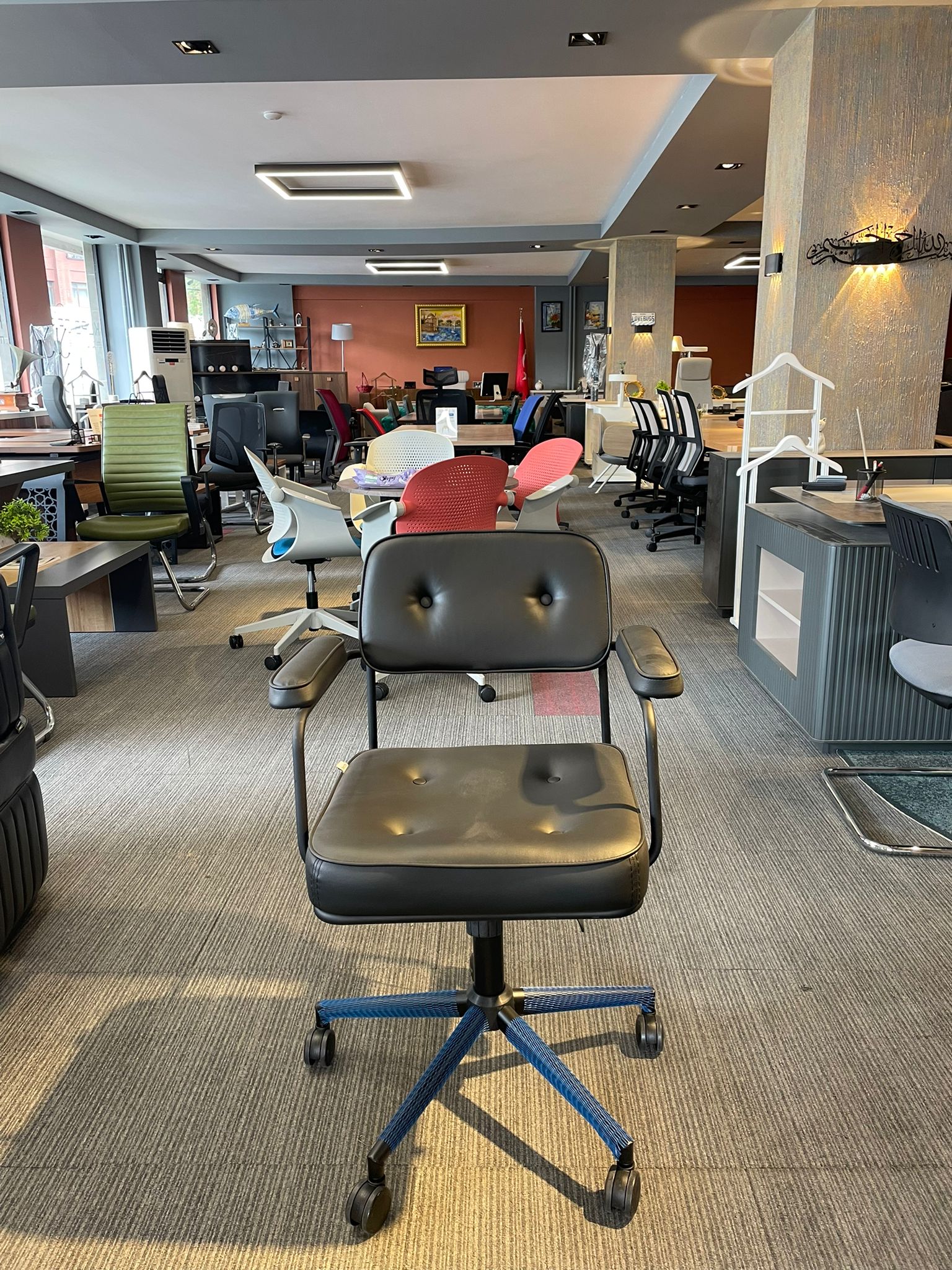 KLAS OFİS ÜSKÜDAR DECOFİS SİYAH DERİ ÇALIŞMA KOLTUĞU