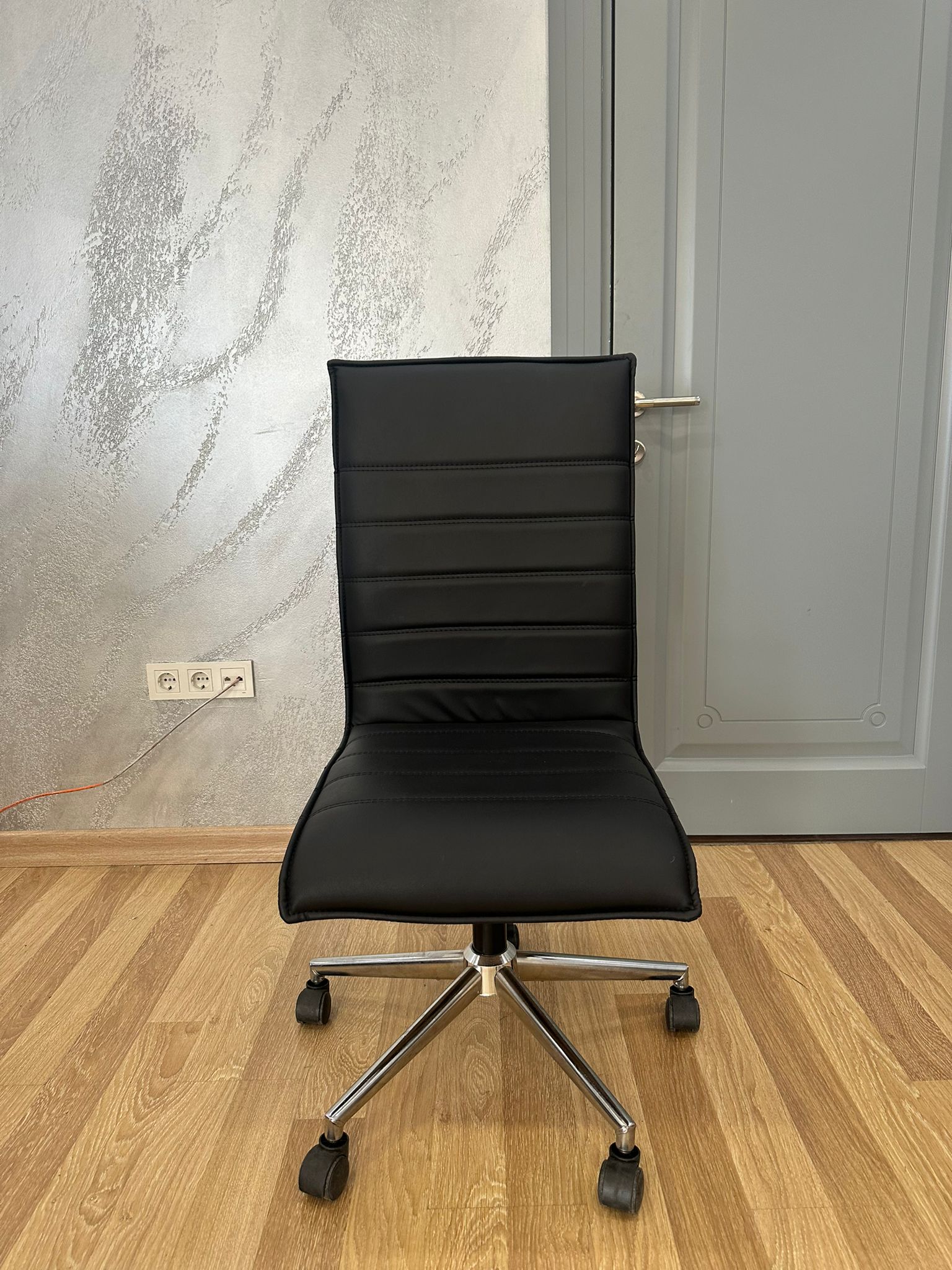 KLAS OFİS ÜSKÜDAR İKİNCİ EL DERİ ÇALIŞMA VE TOPLANTI KOLTUĞU