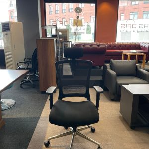 KLAS OFİS ÜSKÜDAR BAŞLIKLI VE KROM AYAKLI FİLELİ YÖNETİCİ KOLTUĞU