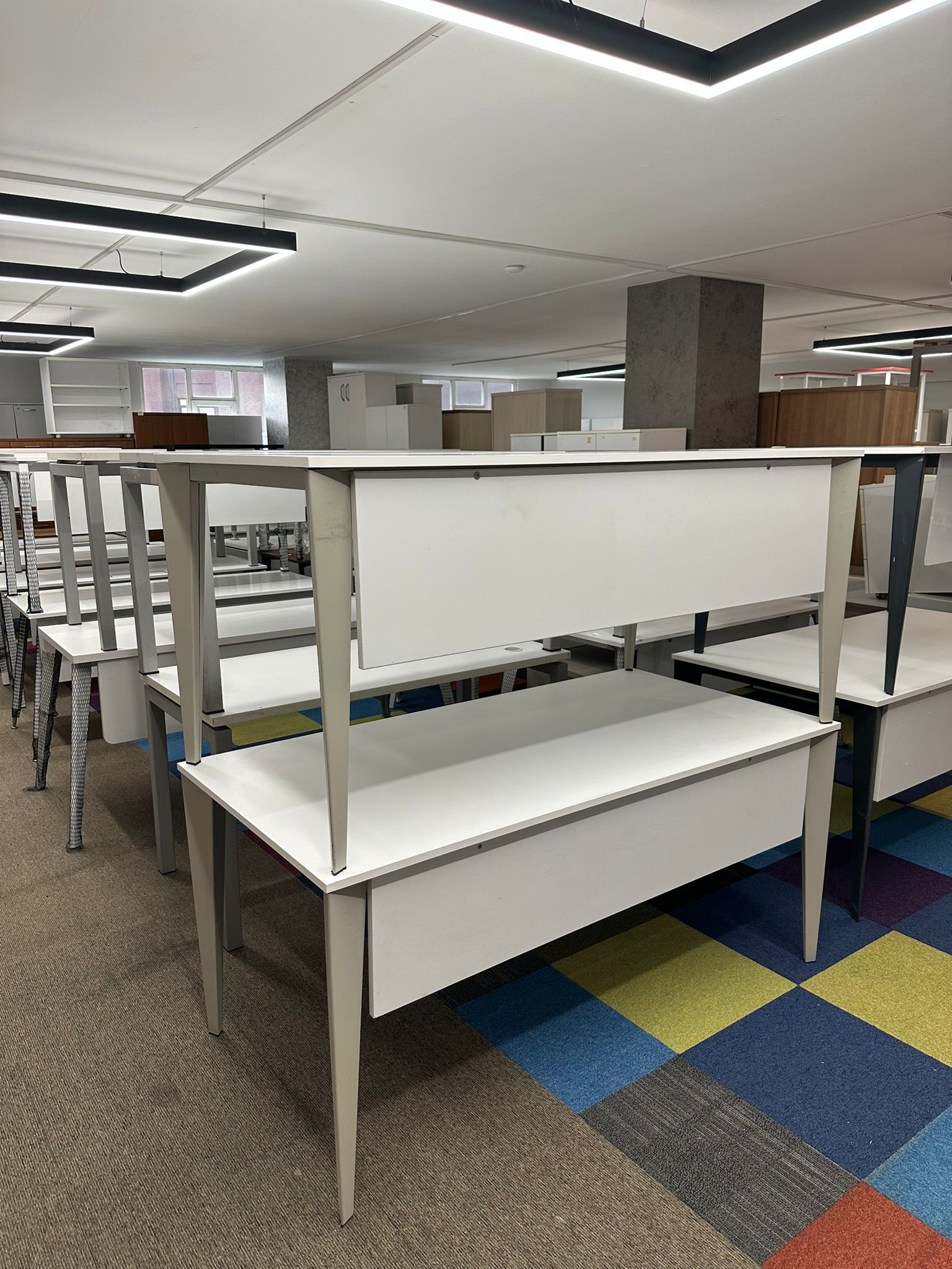 KLAS OFİS ÜSKÜDAR 160X80 BEYAZ RENK İKİNCİ EL İSKELET AYAKLI ÇALIŞMA MASASI - Görsel 3