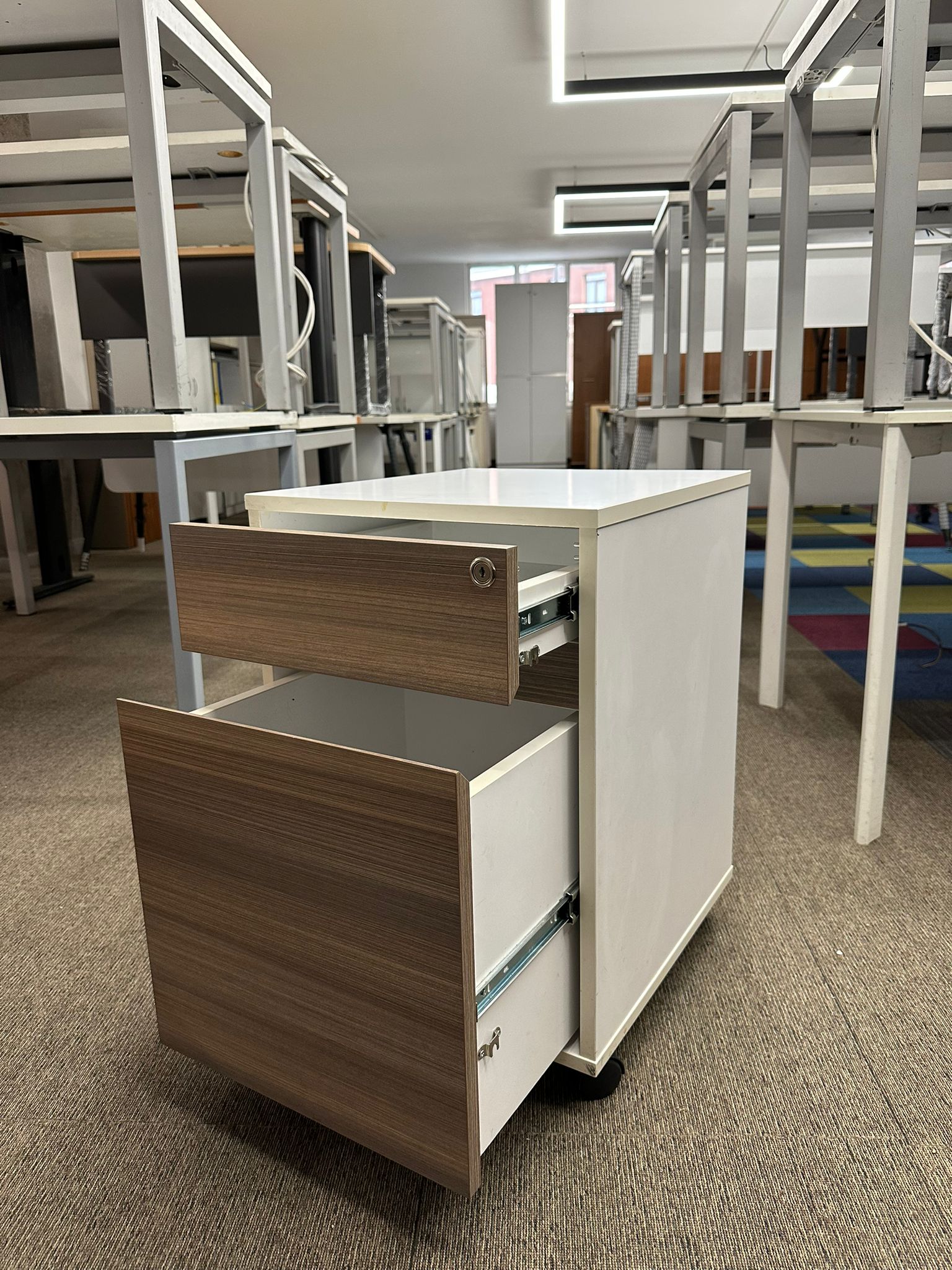 KLAS OFİS ÜSKÜDAR BEYAZ VE BAROK CEVİZ İKİNCİ EL STOKLU KESON - Görsel 5