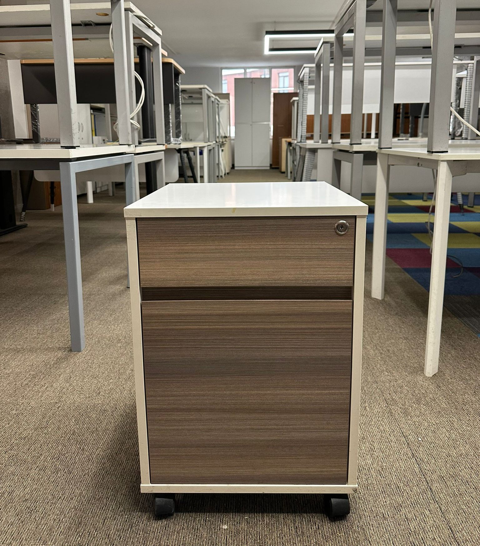 KLAS OFİS ÜSKÜDAR BEYAZ VE BAROK CEVİZ İKİNCİ EL STOKLU KESON