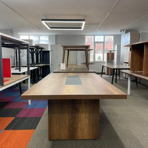 KLAS OFİS ÜSKÜDAR BAROK CEVİZ & SİYAH MODERN TOPLANTI MASASI