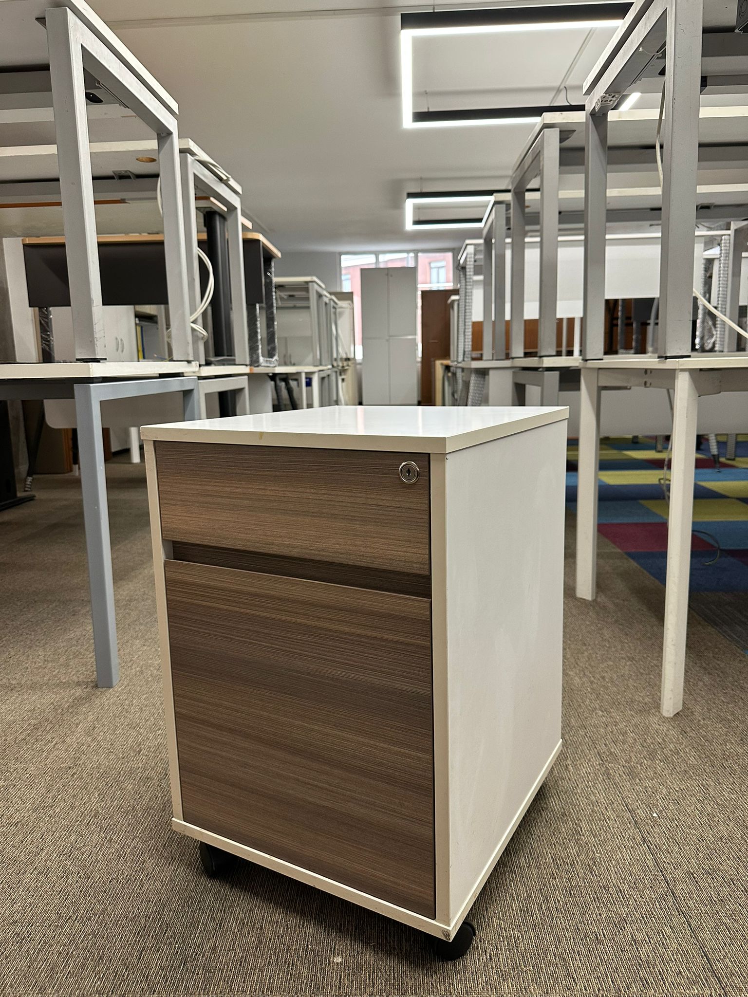 KLAS OFİS ÜSKÜDAR BEYAZ VE BAROK CEVİZ İKİNCİ EL STOKLU KESON - Görsel 4