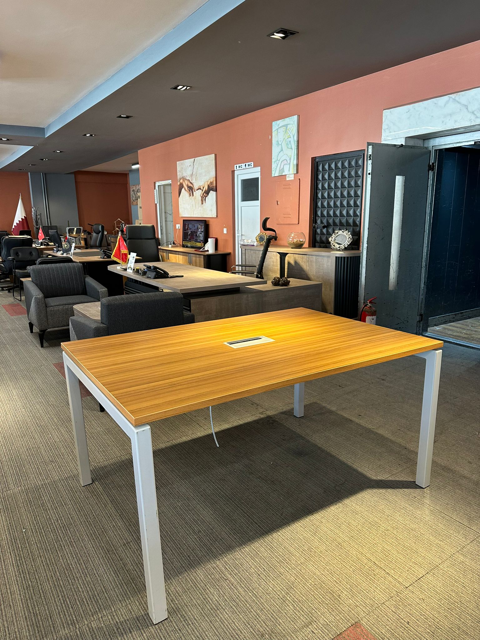 KLAS OFİS ÜSKÜDAR 140X100 CEVİZ RENK İKİNCİ EL TOPLANTI MASASI - Görsel 3