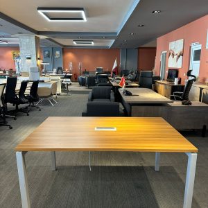 KLAS OFİS ÜSKÜDAR 140X100 CEVİZ RENK İKİNCİ EL TOPLANTI MASASI