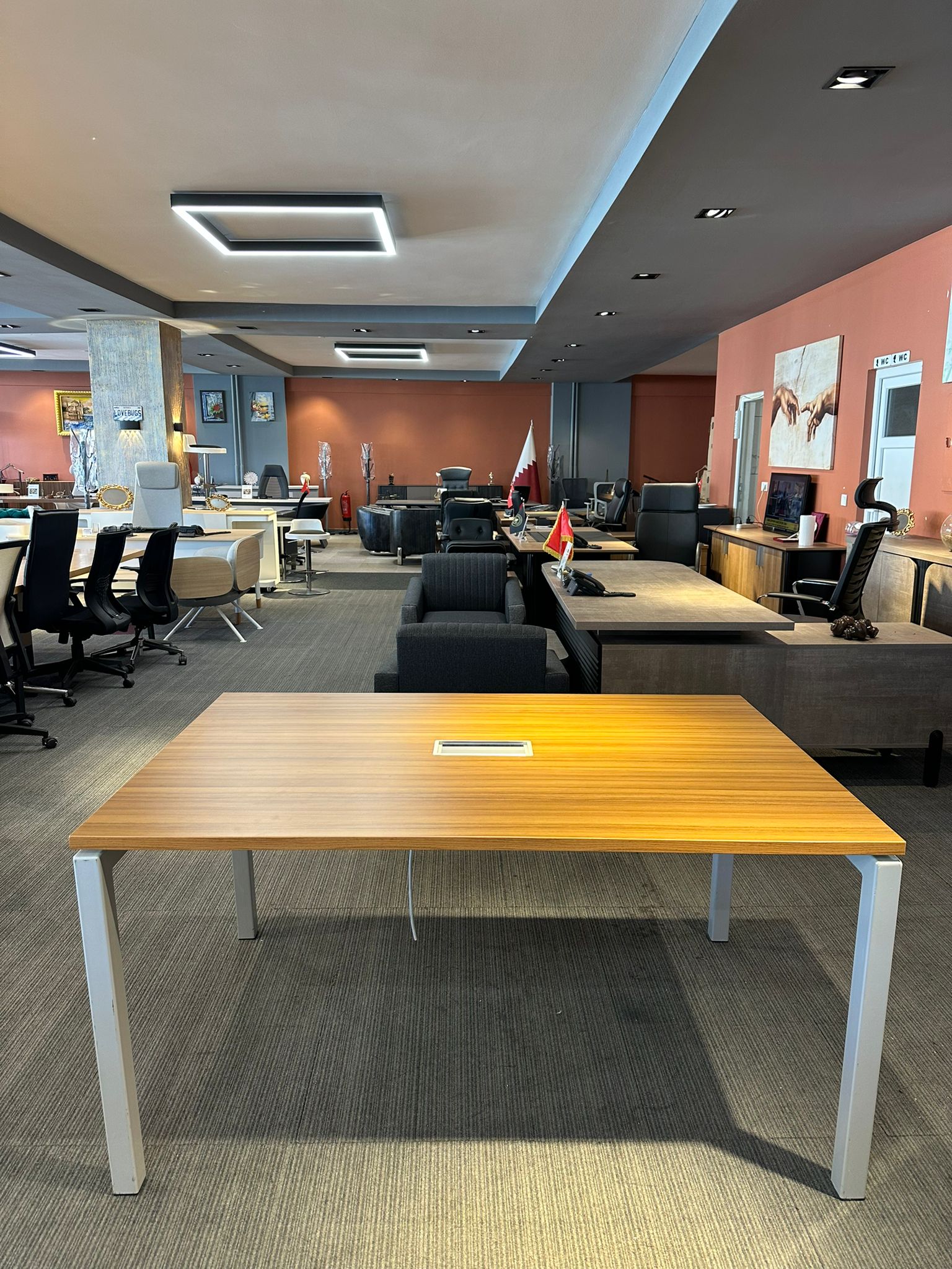 KLAS OFİS ÜSKÜDAR 140X100 CEVİZ RENK İKİNCİ EL TOPLANTI MASASI
