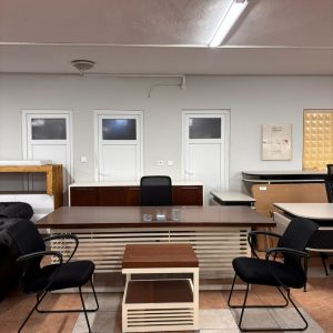KLAS OFİS ÜSKÜDAR 230X100 KREM VE BAROK CEVİZ İKİNCİ EL MAKAM TAKIMI
