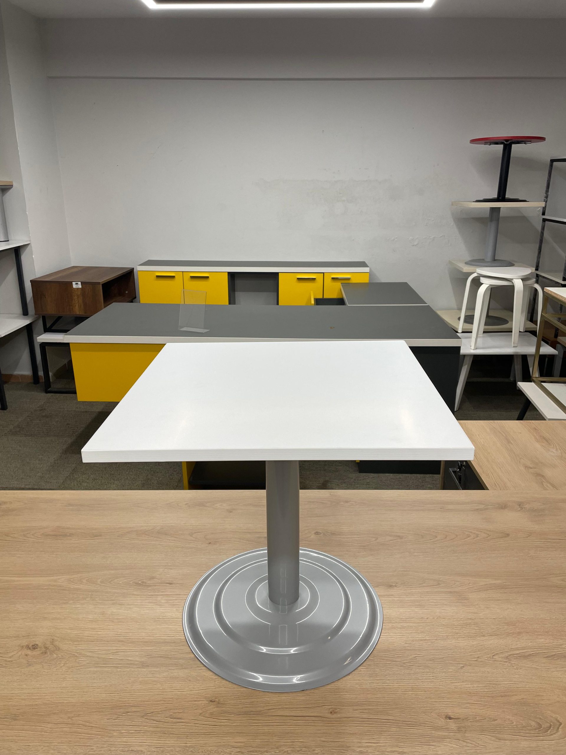 KLAS OFİS ÜSKÜDAR 50X50 BEYAZ SIFIR SEHPA
