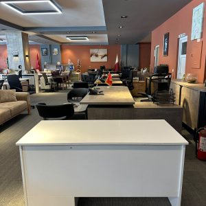 KLAS OFİS ÜSKÜDAR 140X65 BEYAZ KESONLU ÇALIŞMA MASASI