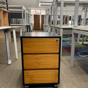 KLAS OFİS ÜSKÜDAR SİYAH AHŞAP DETAYLI KESON