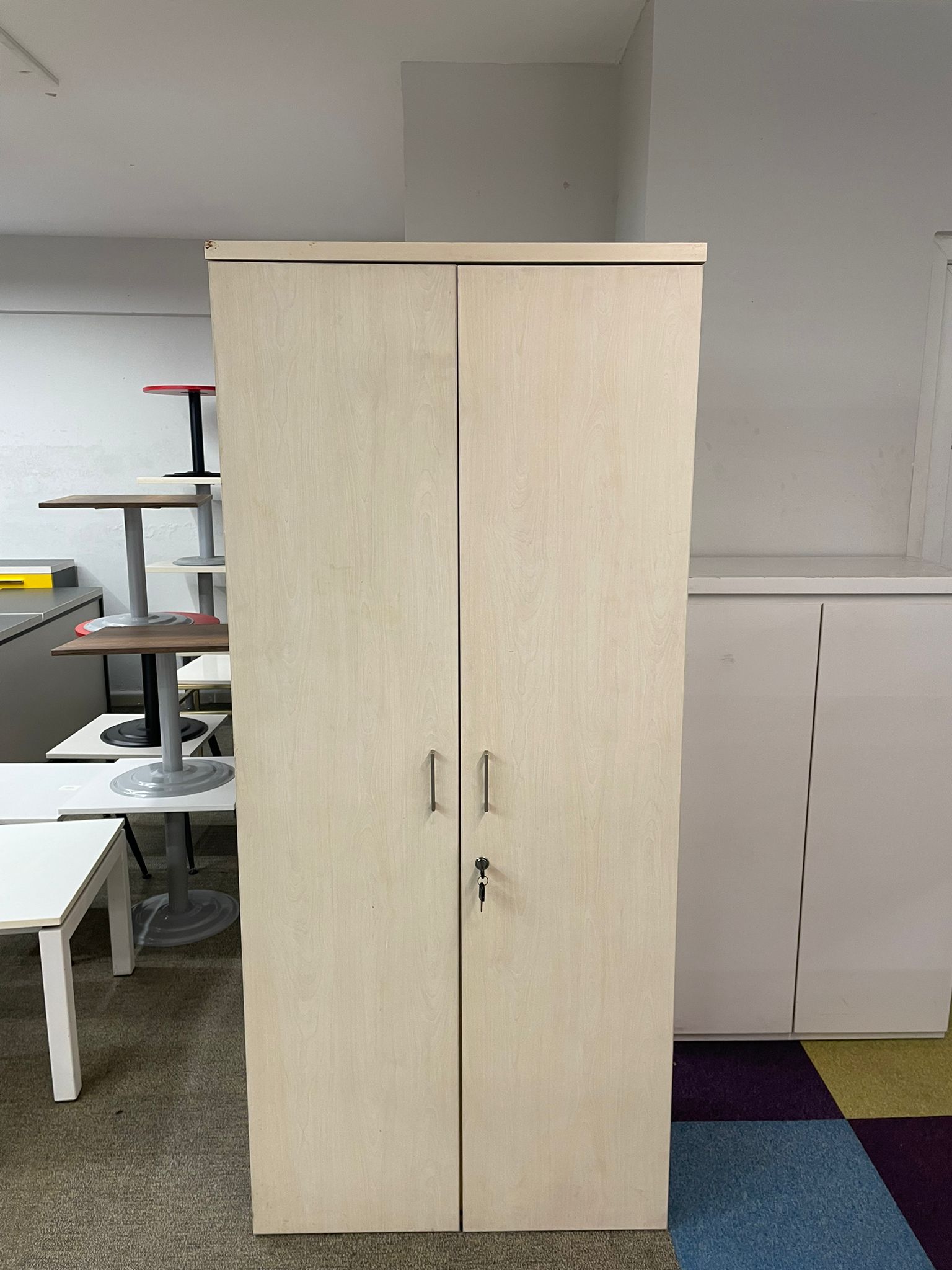 KLAS OFİS ÜSKÜDAR 80X40X190 AKÇAAĞAÇ RENK VESTİYER DOLABI
