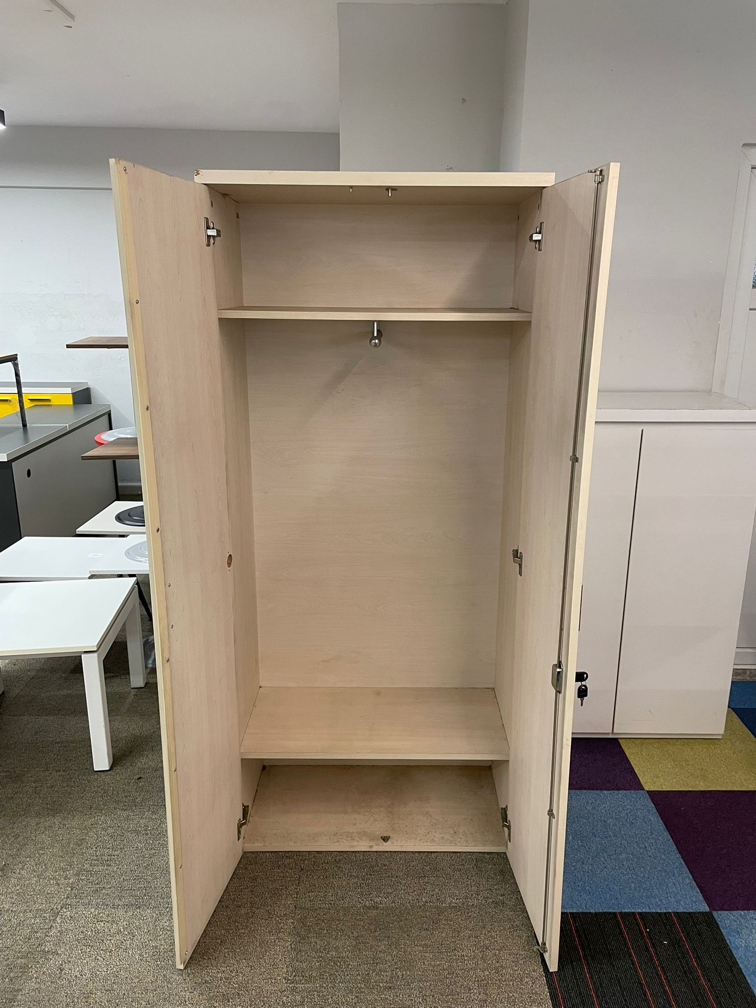 KLAS OFİS ÜSKÜDAR 80X40X190 AKÇAAĞAÇ RENK VESTİYER DOLABI - Görsel 4