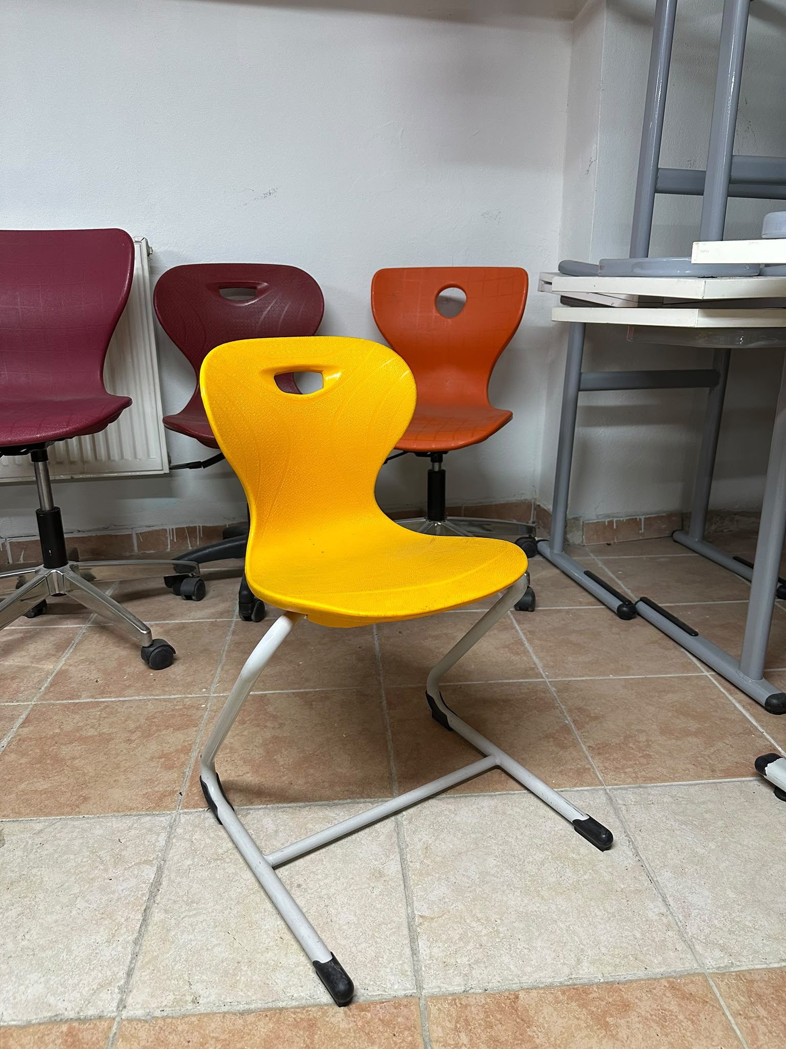 KLAS OFİS ÜSKÜDAR MONOBLOK SARI RENK BEKLEME SANDALYESİ - Görsel 3
