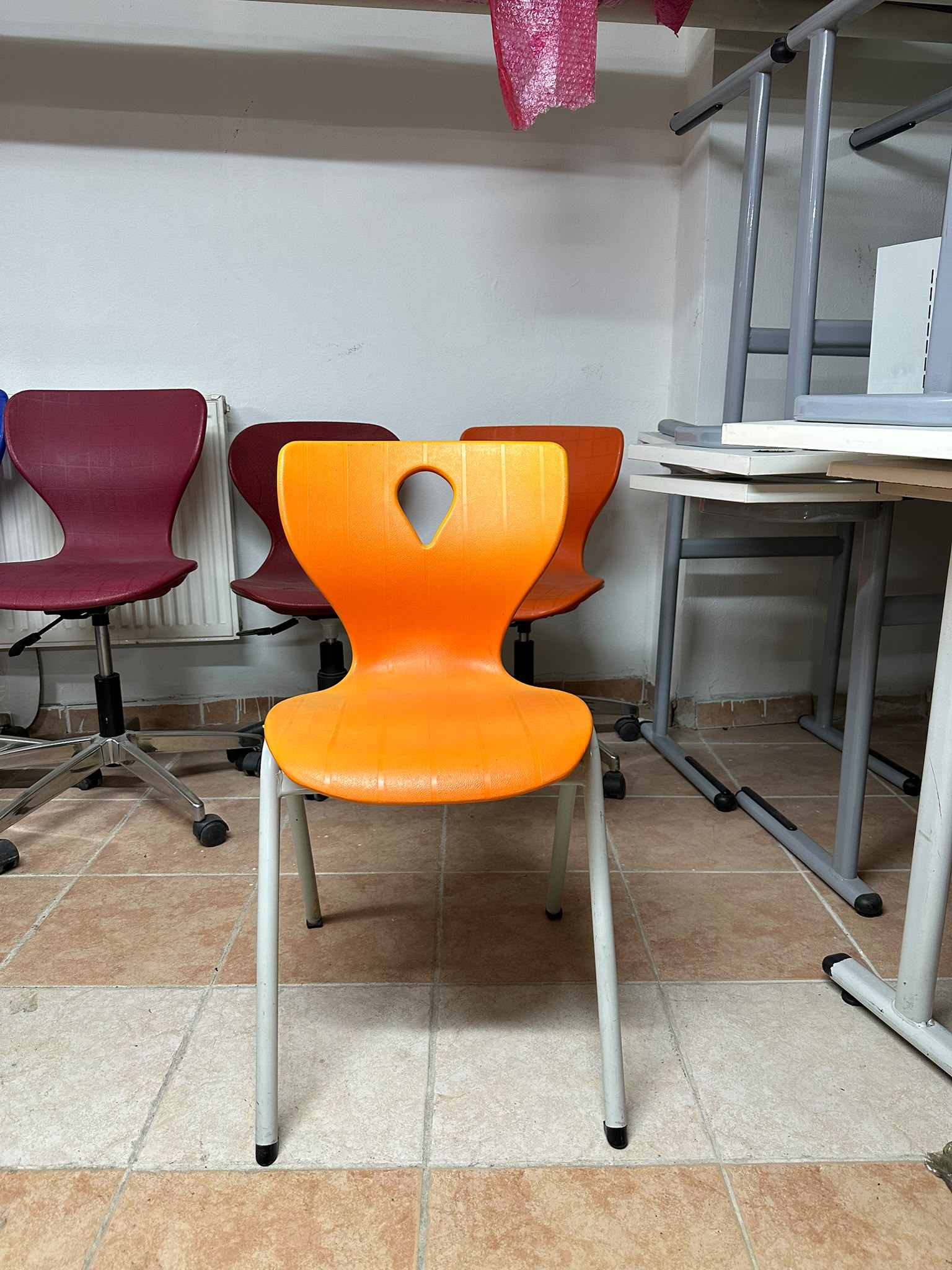 KLAS OFİS ÜSKÜDAR MONOBLOK TURUNCU RENK BEKLEME SANDALYESİ