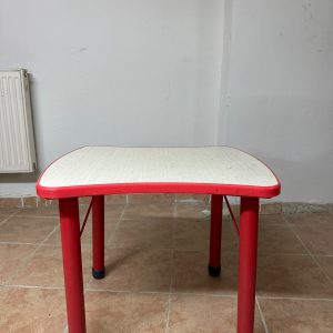 KLAS OFİS ÜSKÜDAR KIRMIZI ANAOKULU SIRASI 50X70 CM