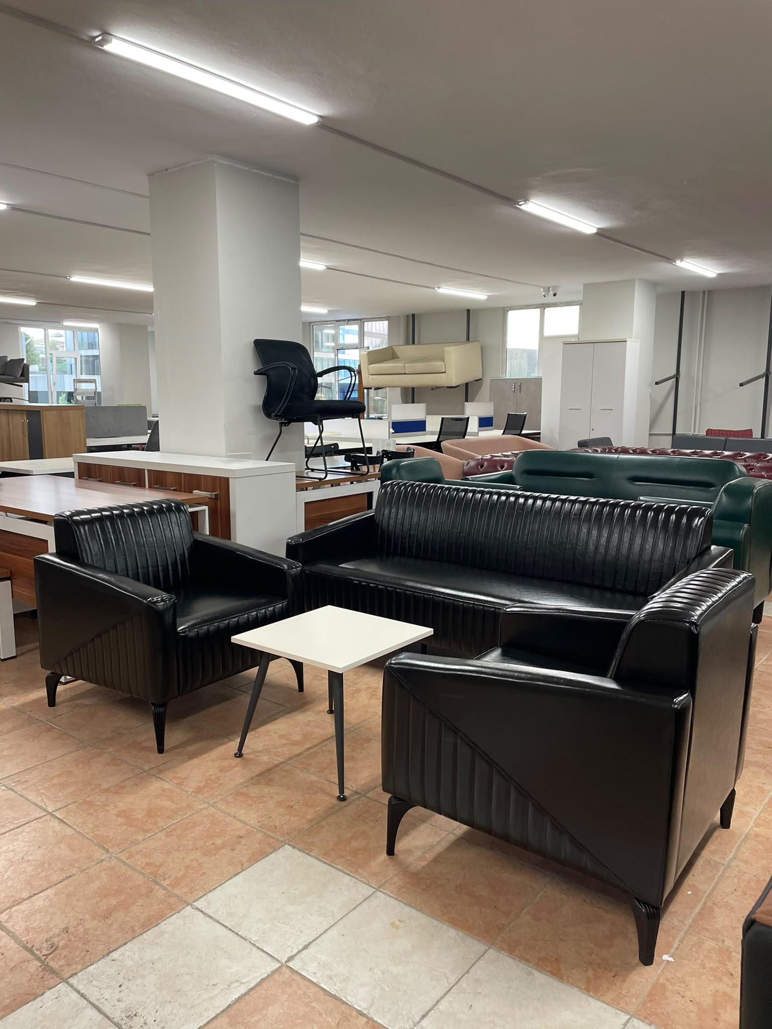 KLAS OFİS ÜSKÜDAR PARLAK SİYAH WINLEX DERİ 3+1+1 OTURMA GRUBU - Görsel 4
