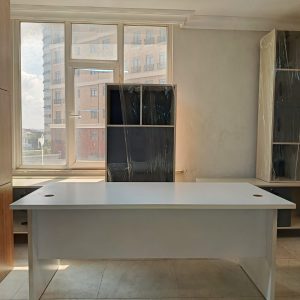 KLAS OFİS ÜSKÜDAR BEYAZ AHŞAP AYAKLI ÇALIŞMA MASASI İKİNCİ EL