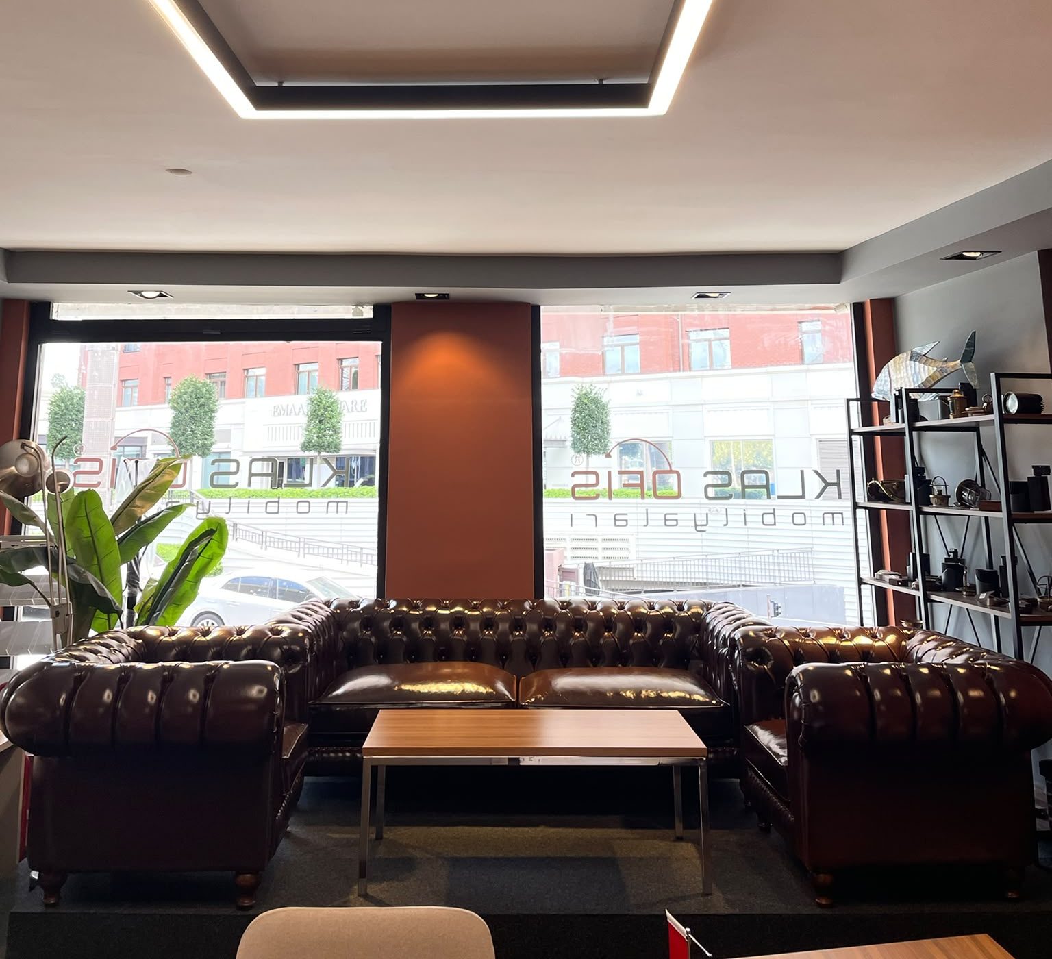 KLAS OFİS ÜSKÜDAR KRAL CHESTER İTALYAN KOLTUK TAKIMI SIFIR