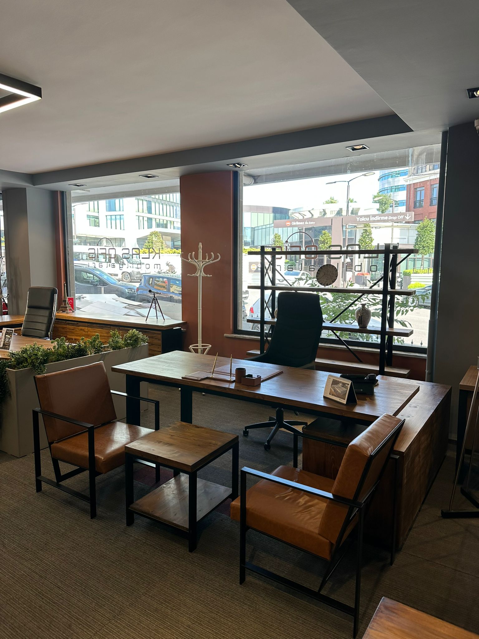 KLAS OFİS ÜSKÜDAR 220x80 ORJİNAL MASİF MAKAM TAKIMI İKİNCİ EL - Görsel 4